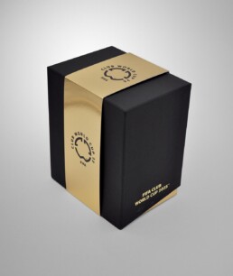 Riproduzione Trofeo FIFA Club World Cup 2025 packaging Chiaroforte, dettaglio confezione chiusa