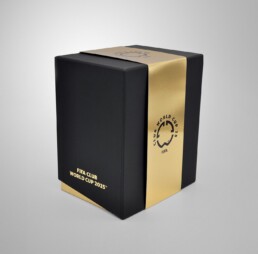 Riproduzione Trofeo FIFA Club World Cup 2025 packaging Chiaroforte, dettaglio confezione lato