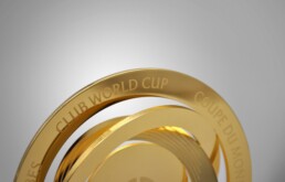 Riproduzione Trofeo FIFA Club World Cup 2025 packaging Chiaroforte, dettaglio serigrafia