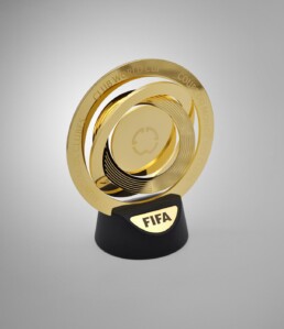 Riproduzione Trofeo FIFA Club World Cup 2025 packaging Chiaroforte, dettaglio base